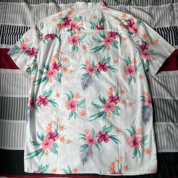 American Eagle Floral Button Up (medium) - Picture 3 of 5